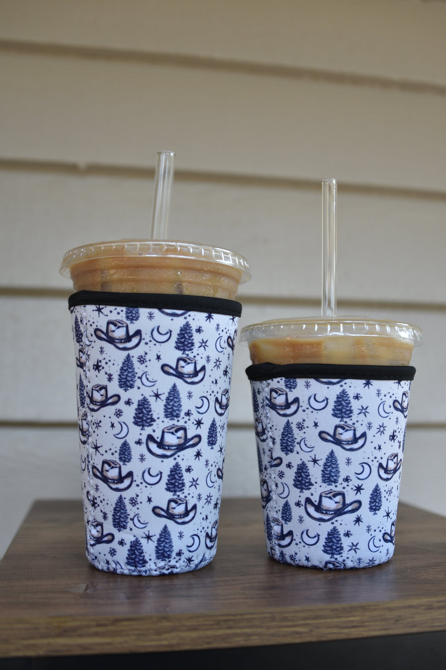Cowboy Hat & Stars Coffee Sleeve | Reusable Neoprene Iced Coffee Cup Cover (16–24oz)