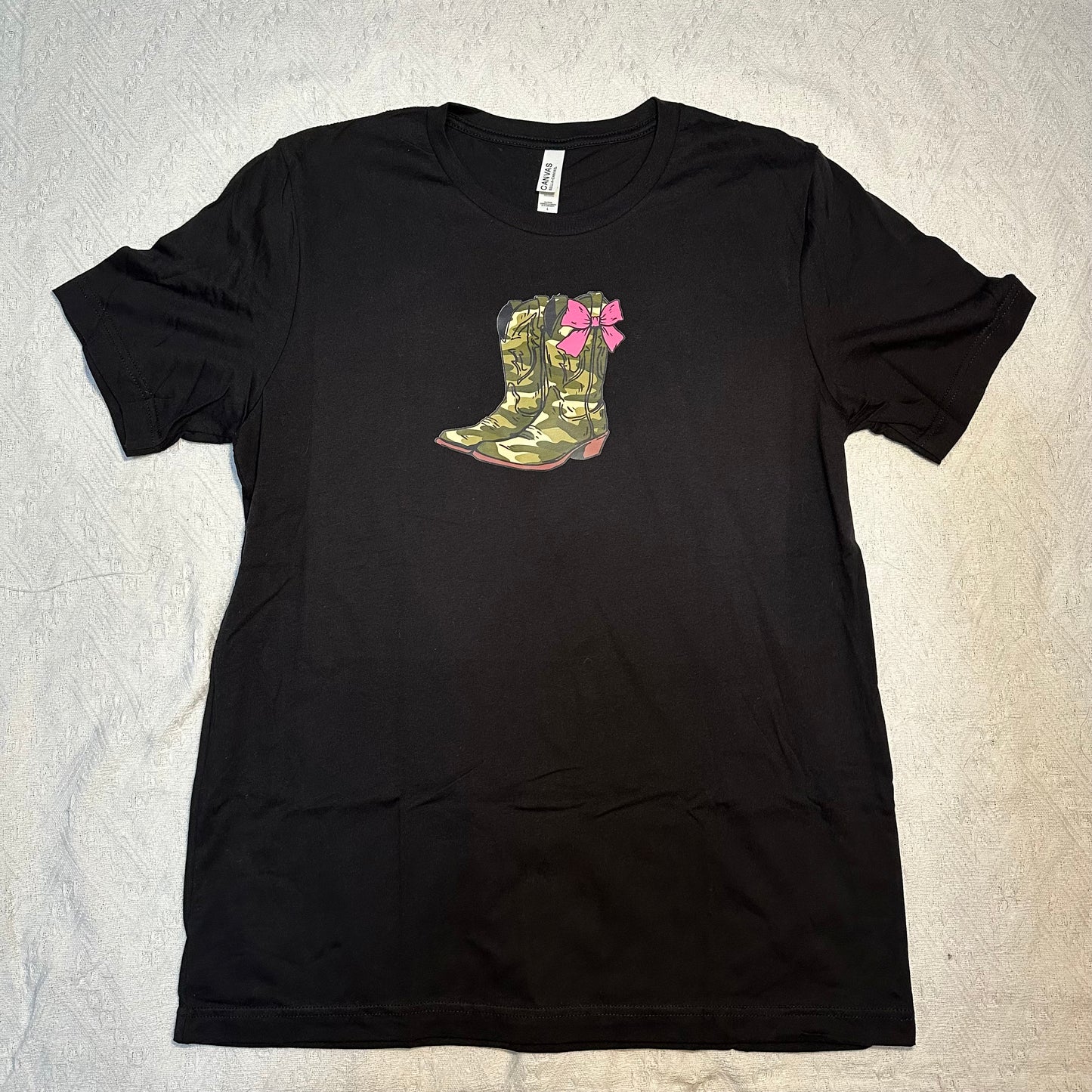 Camo bow boot tee