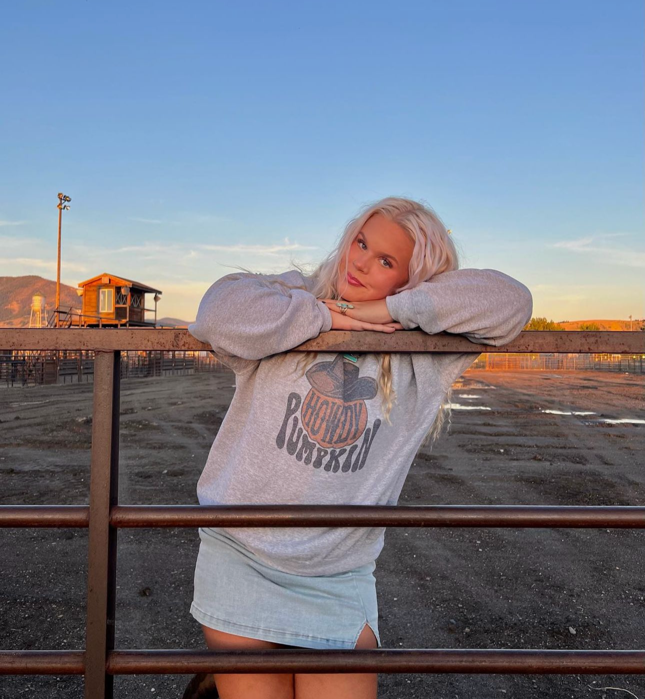 Howdy Pumpkin Hoodie – Western Fall Gildan Unisex crewneck