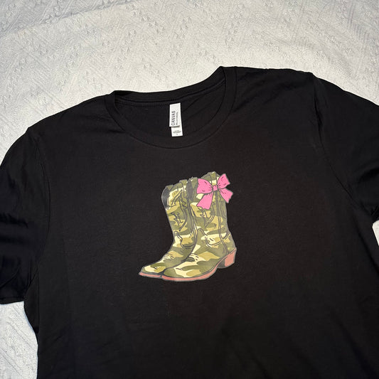 Camo bow boot tee